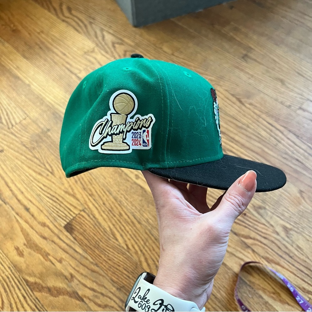 Boston Celtics Flat Brimmed Hat - Picture 2 of 3
